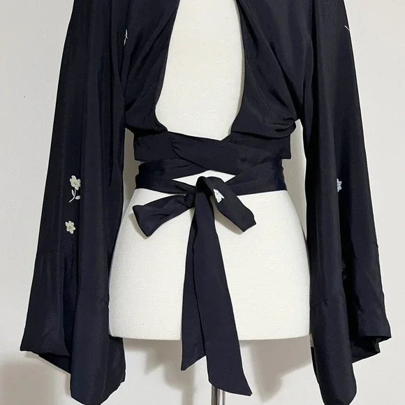 Free People Black Floral Print Kimono Wrap Top Blouse Cropped Long Sleeve S - Picture 7 of 10